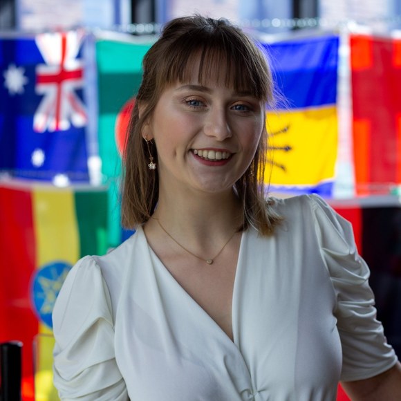 Meet your Posher, Liz - Picture 1 of 1